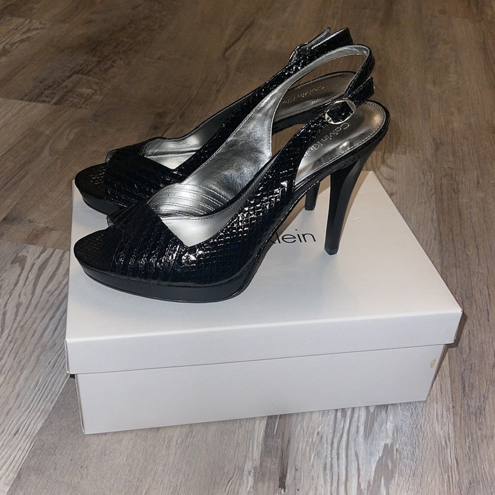 Calvin Klein size 8 Dana Snake heels